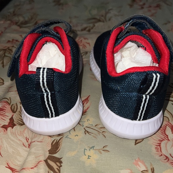 Gently used kids Nautica sneakers! Easy slip on with Velcro ! - Picture 2 of 5